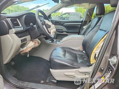 Zdjęcie 7 z 13 samochodu: 2018 TOYOTA HIGHLANDER LE VIN:5TDBZRFH5JS804759 - miniatura