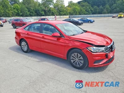 Czwarte zdjęcie samochodu z boku: 2019 VOLKSWAGEN JETTA S VIN:3VWC57BU8KM093211 - miniatura