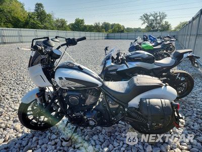 Trzecie zdjęcie samochodu z tyłu: 2024 INDIAN MOTORCYCLE CO. SPORT CHIEF VIN:56KDSDBH0R3016646 - miniatura