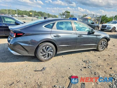 Trzecie zdjęcie samochodu z tyłu: 2026 HYUNDAI SONATA HYBRID BLUE VIN:KMHL24JJXTA155266 - miniatura