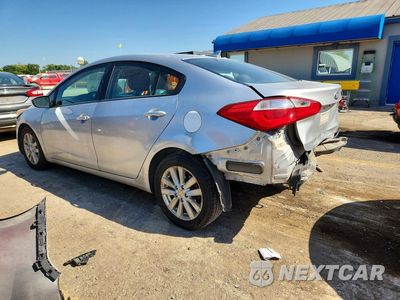 Trzecie zdjęcie samochodu z tyłu: 2016 KIA FORTE LX VIN:KNAFX4A65G5458160 - miniatura