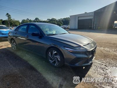 Czwarte zdjęcie samochodu z boku: 2025 HYUNDAI ELANTRA SEL SPORT VIN:KMHLM4DG2SU907288 - miniatura