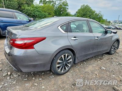 Trzecie zdjęcie samochodu z tyłu: 2018 NISSAN ALTIMA 2.5 SV VIN:1N4AL3AP4JC257807 - miniatura