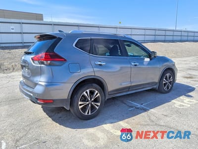 Trzecie zdjęcie samochodu z tyłu: 2019 NISSAN ROGUE SV VIN:JN8AT2MT4KW261602 - miniatura