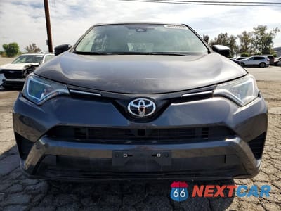 Piąte zdjęcie samochodu w środku: 2018 TOYOTA RAV4 VIN:JTMZFREV0JJ742540 - miniatura