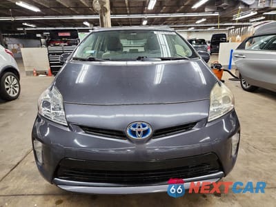 Piąte zdjęcie samochodu w środku: 2015 TOYOTA PRIUS TWO VIN:JTDKN3DU5F1997671 - miniatura