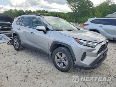 Czwarte zdjęcie samochodu z boku: 2023 TOYOTA RAV4 HYBRID XLE VIN:JTMRWRFV7PD195286 - miniatura