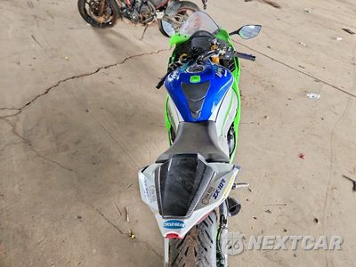 Zdjęcie 6 z 8 samochodu: 2024 KAWASAKI ZX1002 L VIN:JKBZXVL12RA013995 - miniatura