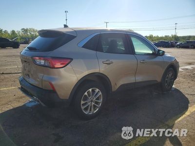 Trzecie zdjęcie samochodu z tyłu: 2020 FORD ESCAPE SE VIN:1FMCU9G69LUB64419 - miniatura