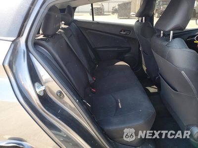 Zdjęcie 10 z 12 samochodu: 2017 TOYOTA PRIUS TWO VIN:JTDKBRFU5H3027559 - miniatura