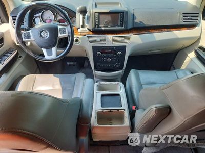 Zdjęcie 8 z 14 samochodu: 2012 VOLKSWAGEN ROUTAN SEL PREMIUM VIN:2C4RVADG9CR321535 - miniatura