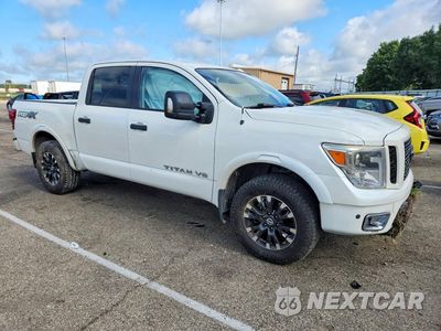 Czwarte zdjęcie samochodu z boku: 2019 NISSAN TITAN PRO-4X VIN:1N6AA1E5XKN516557 - miniatura