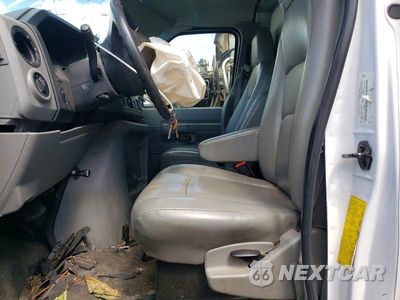 Zdjęcie 7 z 13 samochodu: 2019 FORD E450 BOX TRUCK VIN:1FDXE4FS8KDC42459 - miniatura