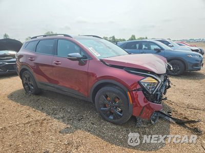 Czwarte zdjęcie samochodu z boku: 2025 KIA SPORTAGE X LINE VIN:KNDPYDDH7S7200494 - miniatura