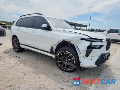 Czwarte zdjęcie samochodu z boku: 2024 BMW X7 XDRIVE40I VIN:5UX23EM08R9W19296 - miniatura