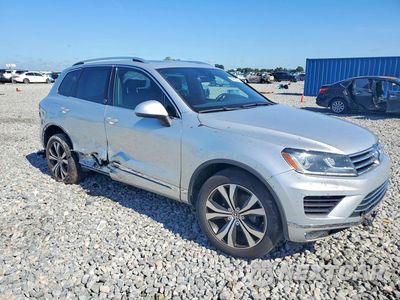 Czwarte zdjęcie samochodu z boku: 2017 VOLKSWAGEN TOUAREG WOLFSBURG VIN:WVGRF7BPXHD004646 - miniatura
