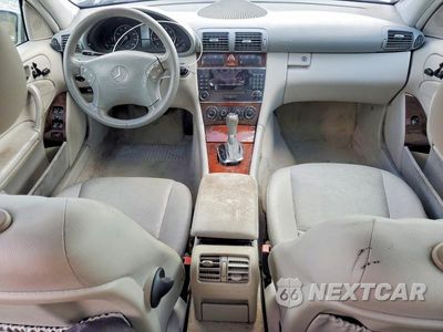 Zdjęcie 8 z 13 samochodu: 2005 MERCEDES-BENZ C 320 4MATIC VIN:WDBRF84J55F663154 - miniatura