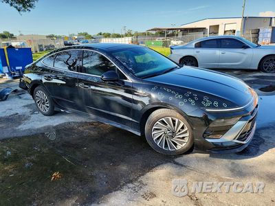 Czwarte zdjęcie samochodu z boku: 2025 HYUNDAI SONATA HYBRID LIMITED VIN:KMHL54JJ1SA114305 - miniatura