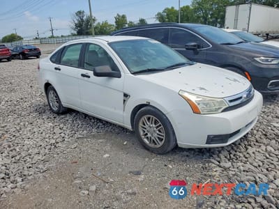 Czwarte zdjęcie samochodu z boku: 2008 FORD FOCUS SE VIN:1FAHP35N18W182665 - miniatura