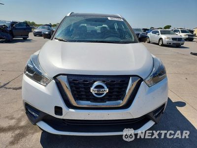 Piąte zdjęcie samochodu w środku: 2019 NISSAN KICKS SR VIN:3N1CP5CU7KL510164 - miniatura
