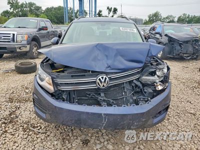 Piąte zdjęcie samochodu w środku: 2016 VOLKSWAGEN TIGUAN S VIN:WVGAV7AX1GW005902 - miniatura