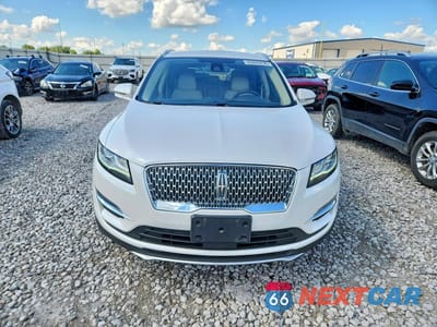 Piąte zdjęcie samochodu w środku: 2019 LINCOLN MKC RESERVE VIN:5LMCJ3C92KUL03775 - miniatura