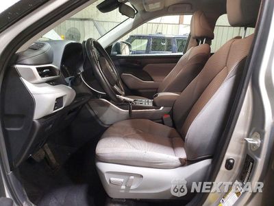 Zdjęcie 7 z 14 samochodu: 2021 TOYOTA HIGHLANDER LE VIN:5TDBZRBH4MS150766 - miniatura
