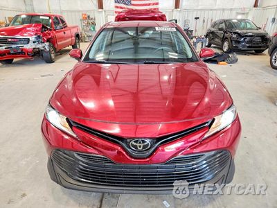 Piąte zdjęcie samochodu w środku: 2018 TOYOTA CAMRY LE VIN:4T1B11HK0JU505897 - miniatura