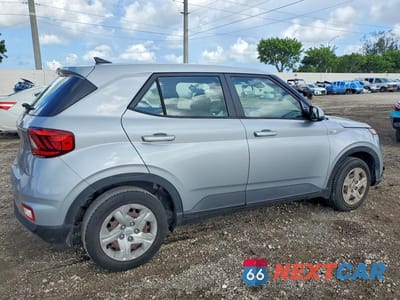 Trzecie zdjęcie samochodu z tyłu: 2020 HYUNDAI VENUE SE VIN:KMHRB8A37LU032641 - miniatura