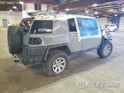 Trzecie zdjęcie samochodu z tyłu: 2014 TOYOTA FJ CRUISER BASE VIN:JTEBU4BF6EK207912 - miniatura
