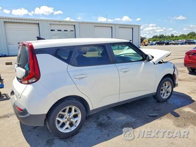 Trzecie zdjęcie samochodu z tyłu: 2021 KIA SOUL S VIN:KNDJ23AU0M7750819 - miniatura