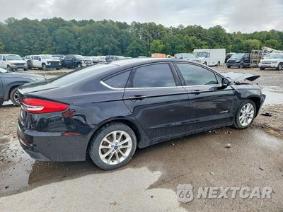 Trzecie zdjęcie samochodu z tyłu: 2019 FORD FUSION SE VIN:3FA6P0LU5KR117781 - miniatura