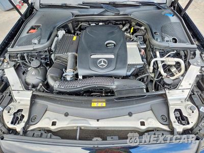 Zdjęcie 11 z 12 samochodu: 2019 MERCEDES-BENZ E 300 4MATIC VIN:WDDZF4KB9KA582002 - miniatura