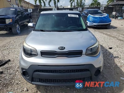 Piąte zdjęcie samochodu w środku: 2019 KIA SOUL BASE VIN:KNDJN2A27K7658393 - miniatura