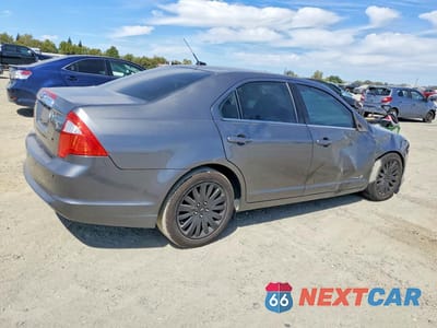 Trzecie zdjęcie samochodu z tyłu: 2012 FORD FUSION HYBRID VIN:3FADP0L38CR187260 - miniatura