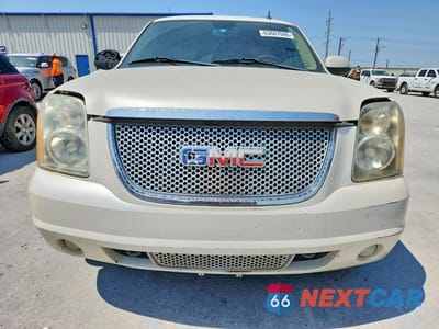 Piąte zdjęcie samochodu w środku: 2011 GMC YUKON DENALI VIN:1GKS2EEF6BR202874 - miniatura