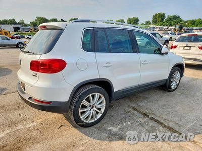 Trzecie zdjęcie samochodu z tyłu: 2016 VOLKSWAGEN TIGUAN S VIN:WVGBV7AX5GW541210 - miniatura