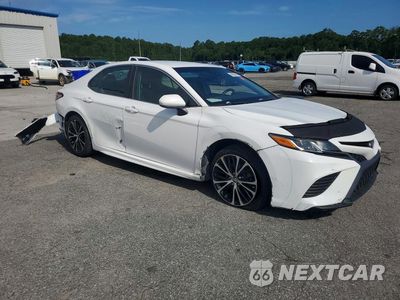 Czwarte zdjęcie samochodu z boku: 2018 TOYOTA CAMRY SE VIN:4T1B11HK6JU630094 - miniatura