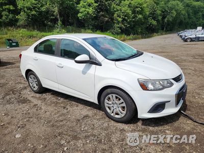 Czwarte zdjęcie samochodu z boku: 2017 CHEVROLET SONIC LS VIN:1G1JB5SG1H4154946 - miniatura