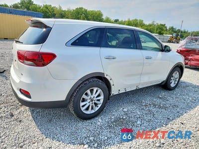 Trzecie zdjęcie samochodu z tyłu: 2020 KIA SORENTO S VIN:5XYPG4A59LG615219 - miniatura