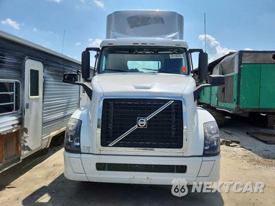Piąte zdjęcie samochodu w środku: 2016 VOLVO VNL SEMI TRUCK VIN:4V4NC9EH0GN948755 - miniatura