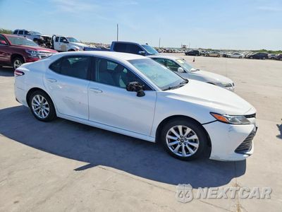 Czwarte zdjęcie samochodu z boku: 2018 TOYOTA CAMRY LE VIN:4T1B11HK5JU514465 - miniatura
