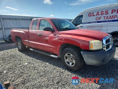 Czwarte zdjęcie samochodu z boku: 2005 DODGE DAKOTA ST VIN:1D7HE22K45S260305 - miniatura