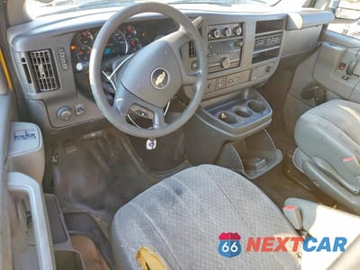 Zdjęcie 8 z 13 samochodu: 2021 CHEVROLET EXPRESS G2500 VIN:1GCWGAFP5M1173805 - miniatura