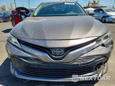 Piąte zdjęcie samochodu w środku: 2018 TOYOTA CAMRY LE VIN:4T1B11HK5JU526325 - miniatura