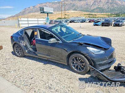 Czwarte zdjęcie samochodu z boku: 2018 TESLA MODEL 3 VIN:5YJ3E1EA8JF062691 - miniatura