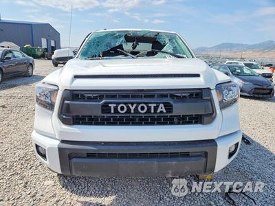 Piąte zdjęcie samochodu w środku: 2017 TOYOTA TUNDRA TRD PRO VIN:5TFDY5F17HX637610 - miniatura