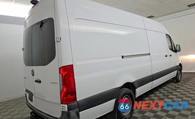 Czwarte zdjęcie samochodu z boku: 2023 MERCEDES-BENZ SPRINTER 2500 VIN:W1Y4NCHY2PT126508 - miniatura