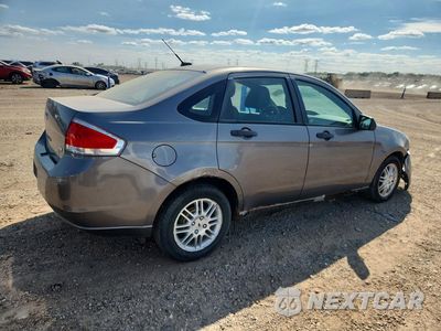 Trzecie zdjęcie samochodu z tyłu: 2011 FORD FOCUS SE VIN:1FAHP3FN0BW125301 - miniatura