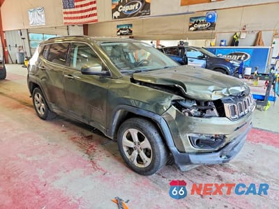 Czwarte zdjęcie samochodu z boku: 2018 JEEP COMPASS LATITUDE VIN:3C4NJDBB1JT479915 - miniatura